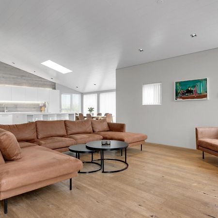 Luxury Villa With River View Laugaras Экстерьер фото