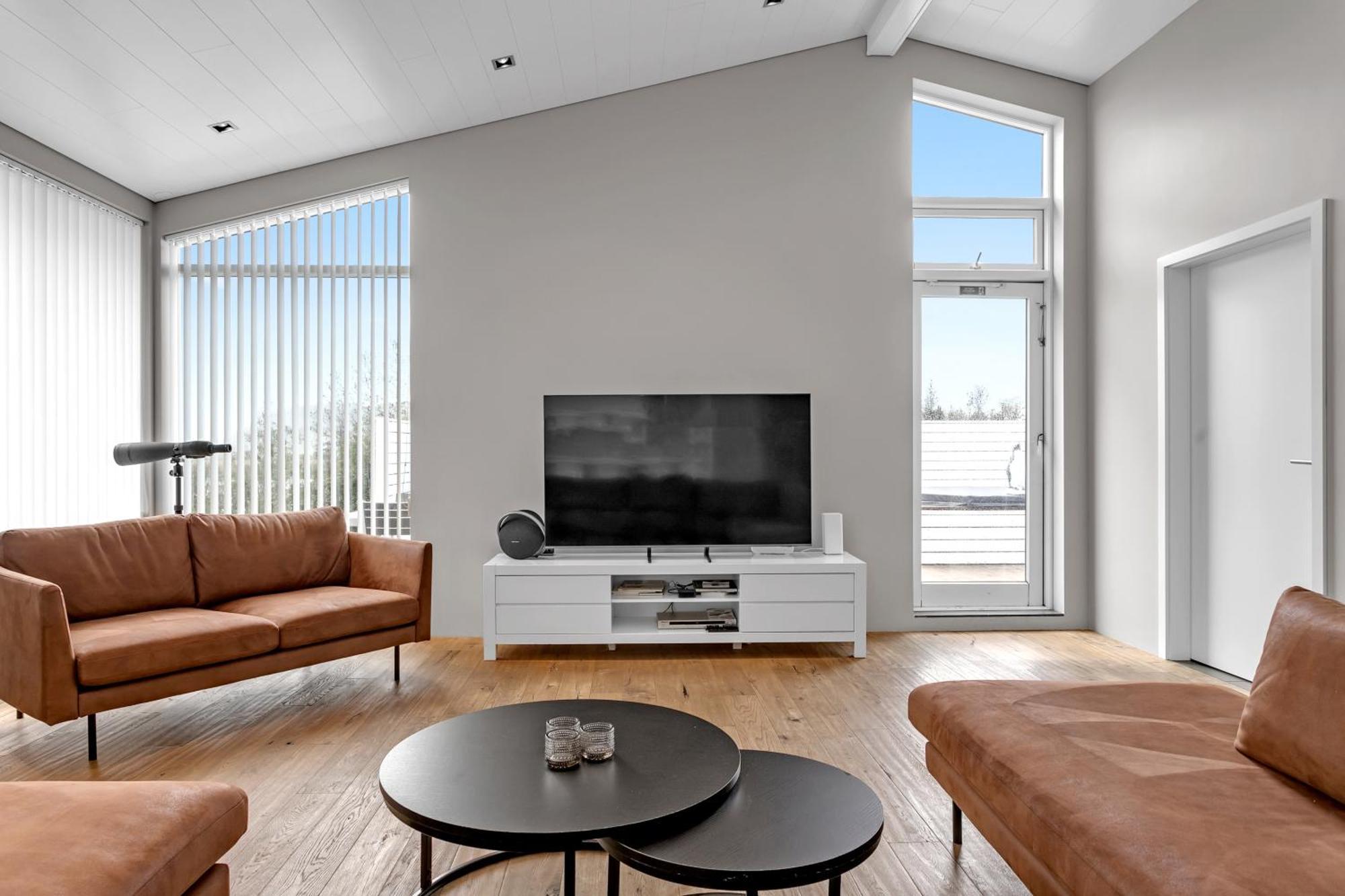 Luxury Villa With River View Laugaras Экстерьер фото