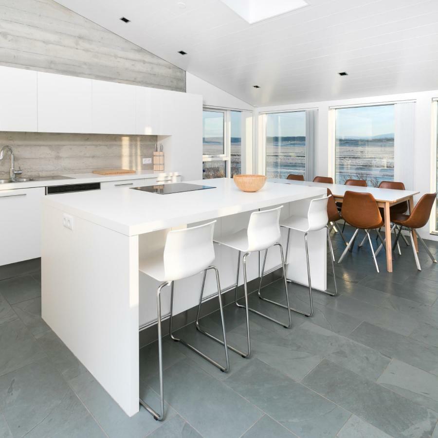 Luxury Villa With River View Laugaras Экстерьер фото